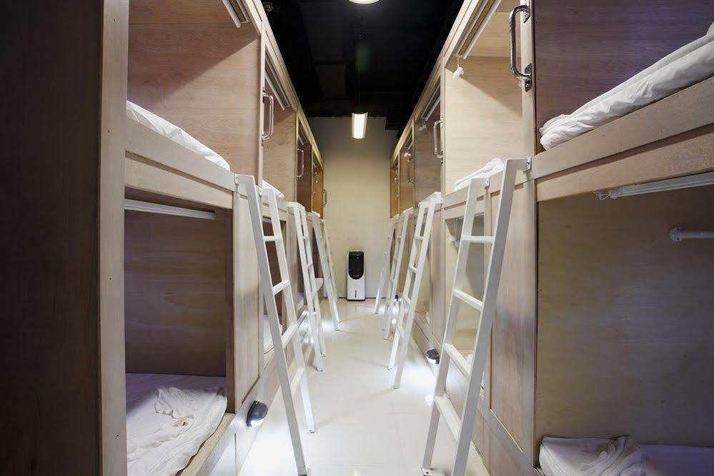 Capsule Hostel Patong Bagian luar foto