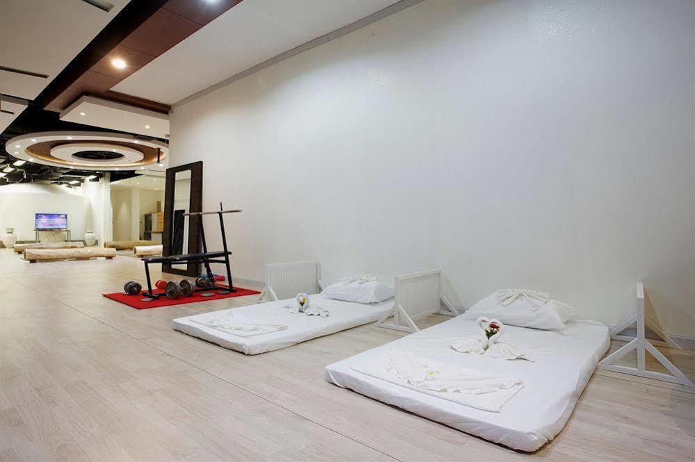 Capsule Hostel Patong Bagian luar foto